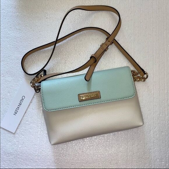 🆕 Calvin Klein Hayden Flap celery/white crossbody chain - leather strap - Picture 1 of 6